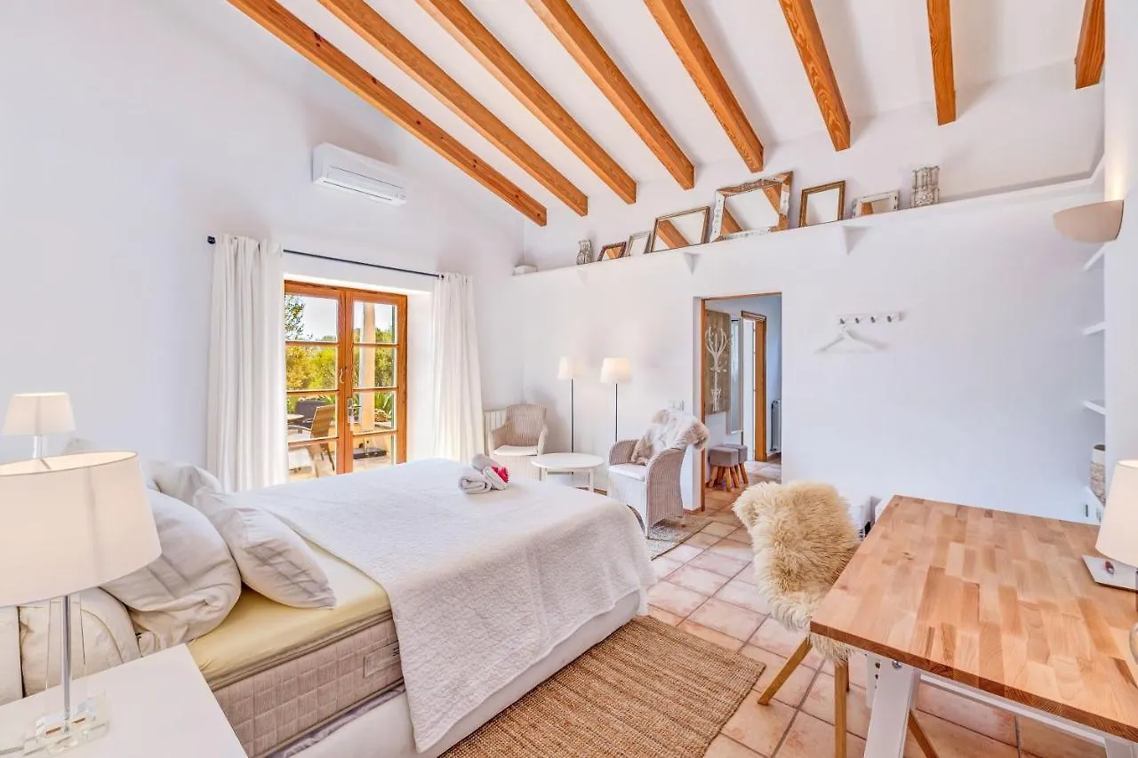 Finca Can Llum Villa Santanyi Spain